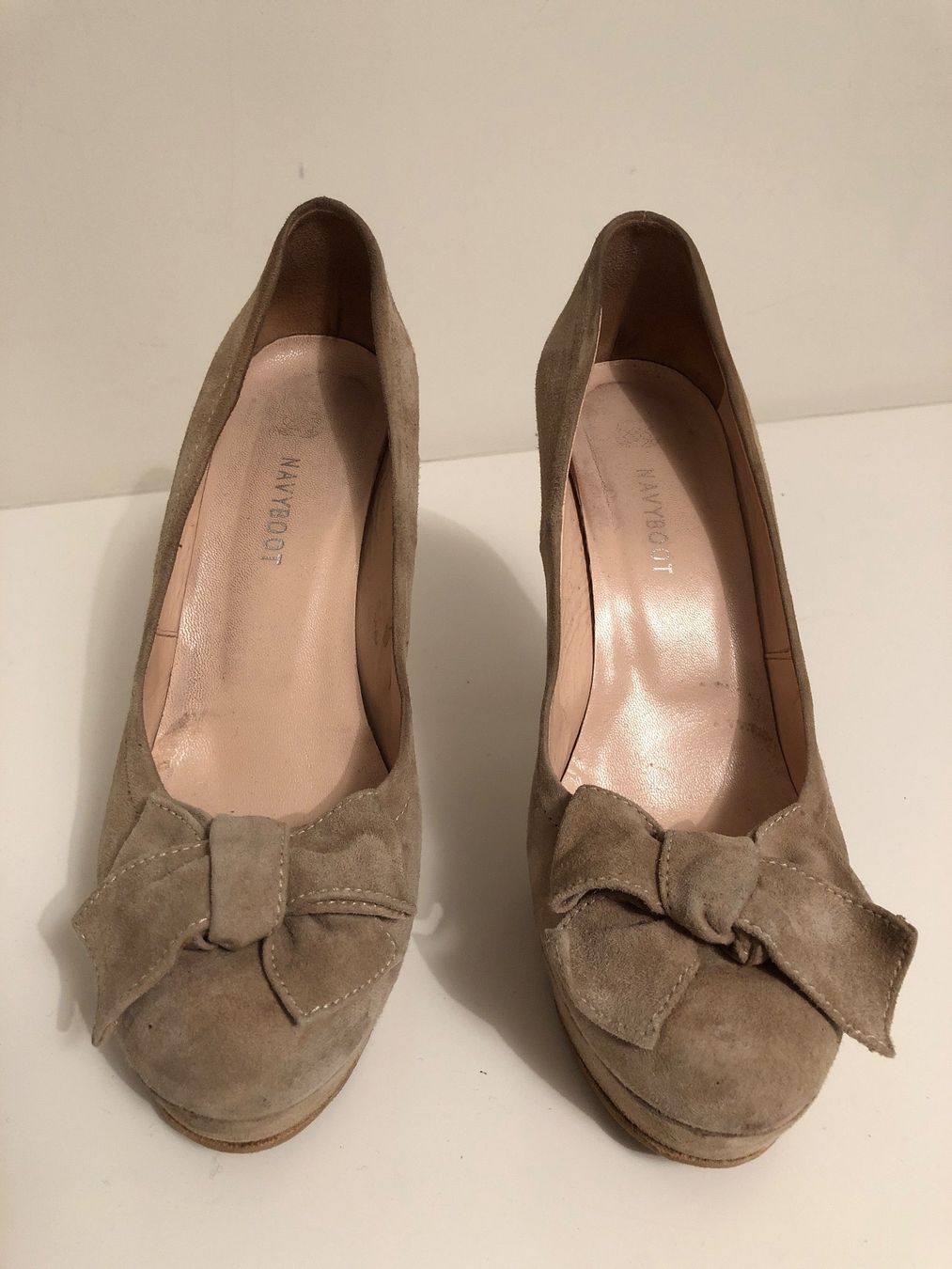 Navyboot Damenschuhe: NAVYBOOT Pumps – Gebraucht aus Zürich von SWKA