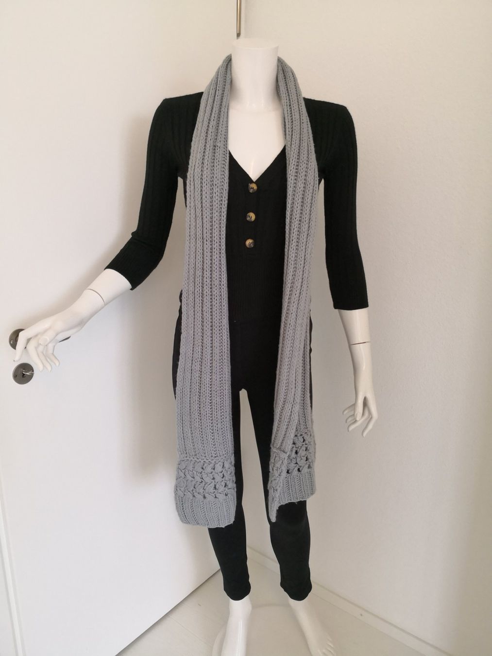 Foulard & Sciarpe: 🤩STRICK-SCHAL HELLGRAU MIT MUSTER – Usato da Olten venduto da Naja-Twins-Twins 8