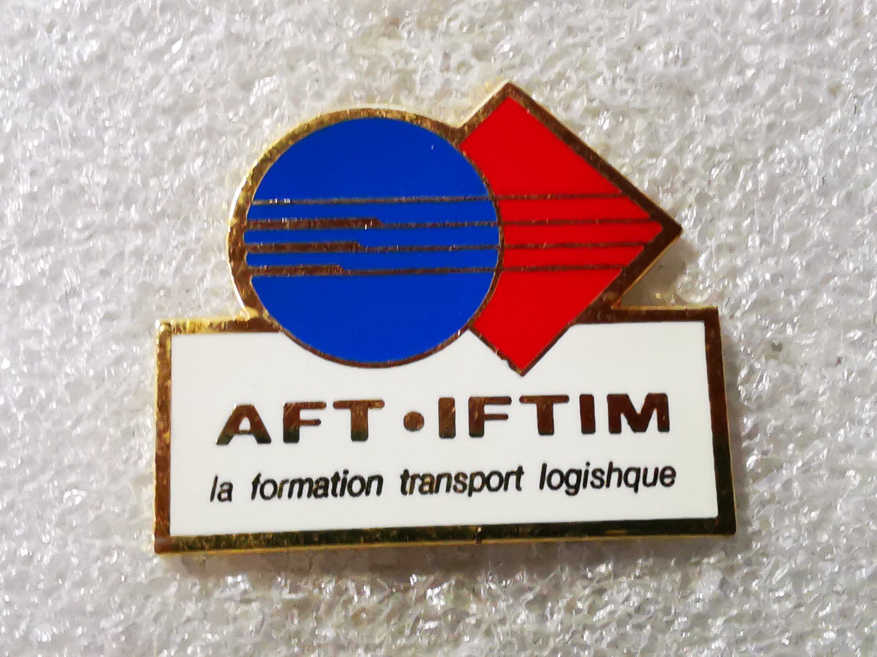 Placchette & Badge: Ansteckpin 88: AFT IFTIM – Usato da Oppligen venduto da Pin-Fall-Shop