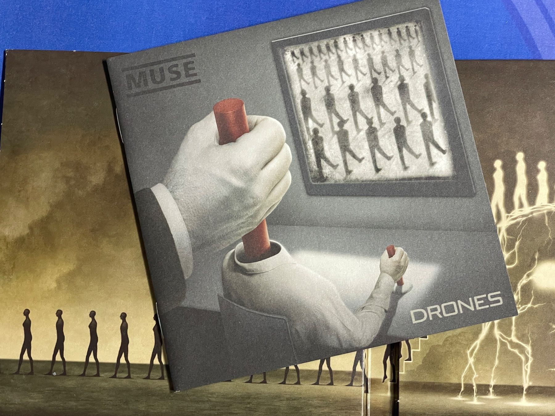 CD: Muse – Drones CD + DVD-Alternative-Deluxe Edition – Usato da Muri b. Bern venduto da AdidasCollector 1