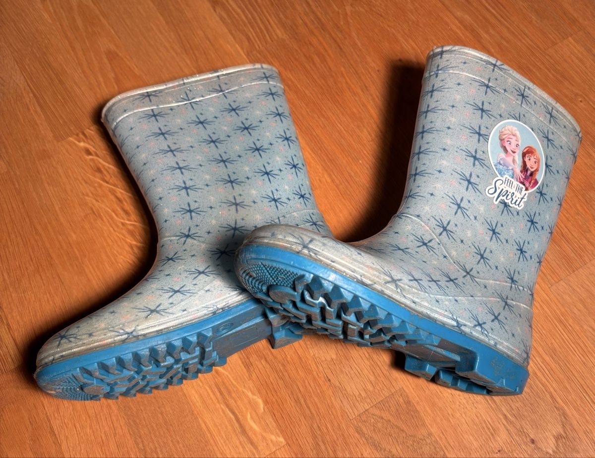 Chaussures garçon: Gummistiefel Die Eiskönigin Grösse 29 – D'occasion à Pfäffikon ZH par Salibandy 1