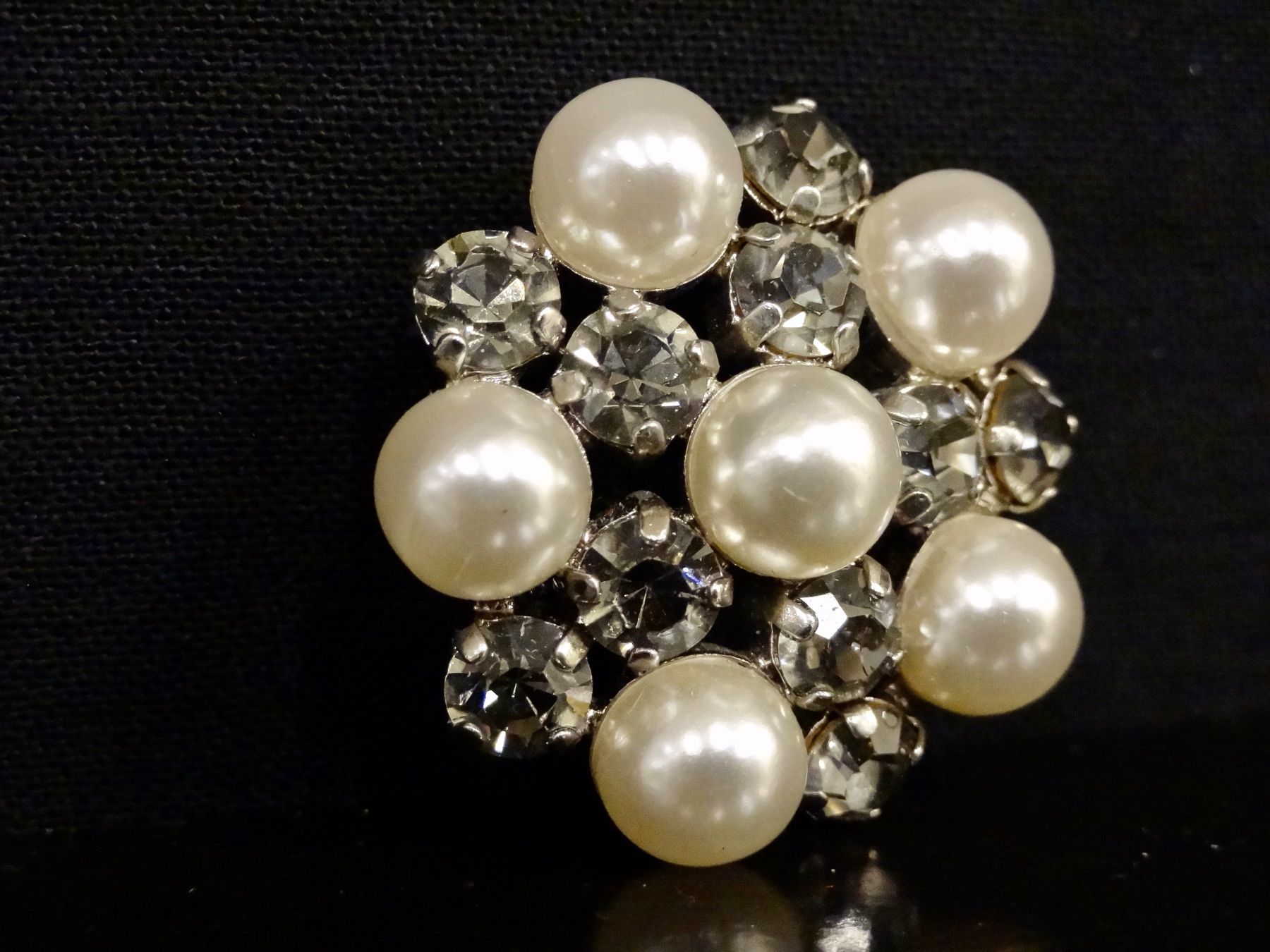 Spille & Fermagli: Vintage Brosche Modeschmuck Silber Strass Perle  70er 80er – Usato da Kerzers venduto da djstarsky73 1