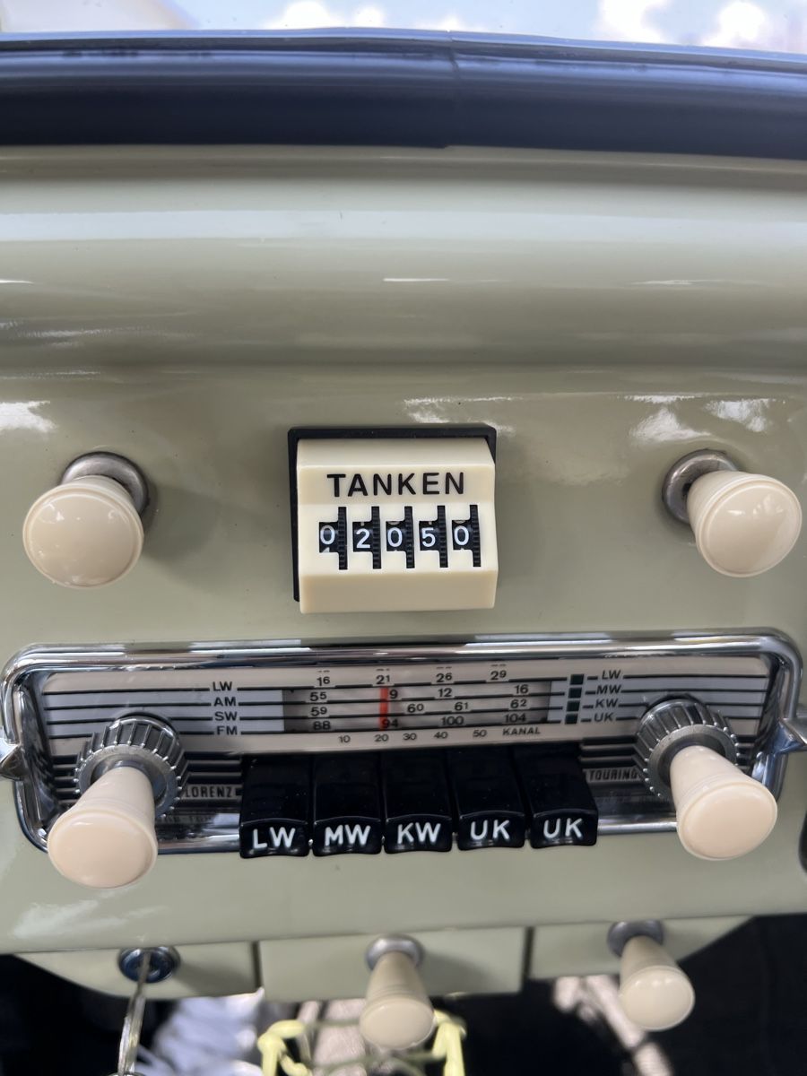 Tutti pezzi di ricambio auto: VW Käfer / VW Bulli / Oldtimer Tank Uhr – Nuovo e nell'imballaggio originale da Mühledorf SO venduto da silapp72