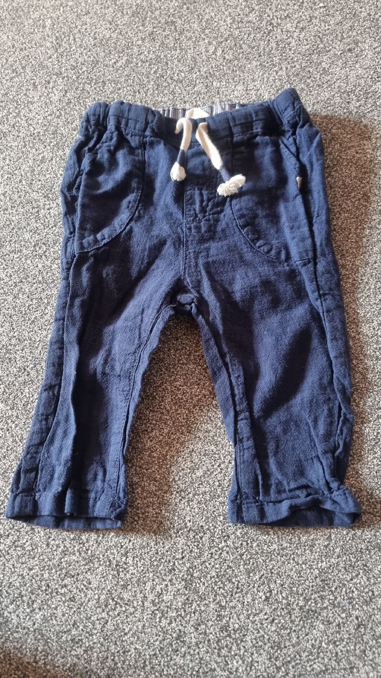 H&M Pantalons: Pantalon fin été 80 – D'occasion à Les Breuleux par Mily1991
