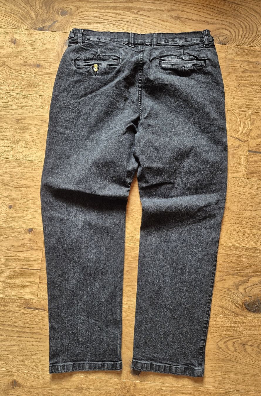 Jeans: Schwarze Jeans (Gr. 23) – Usato da Gams venduto da tischi97 1