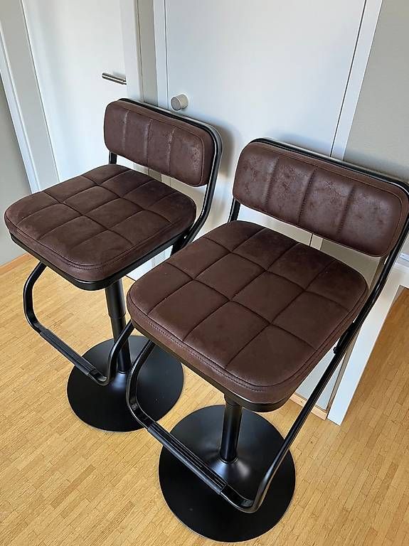 Tische: Bartisch + 2x Barstühle / Bar Table + 2 Stools – Gebraucht aus Zürich von twoism 3