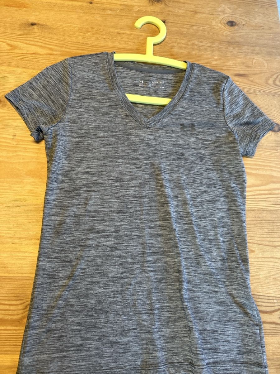 Under Armour T-Shirts: T-shirt Under Armour   – Gebraucht aus Orsières von far_5czh