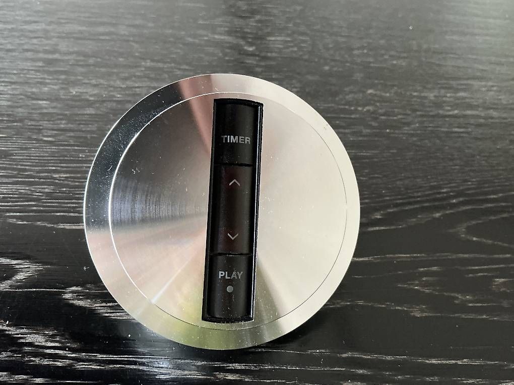 Bang & Olufsen Supporti a parete: Bang & Olufsen Beolink IR Auge mit Halterung – Usato da Thalwil venduto da mai_n2hx