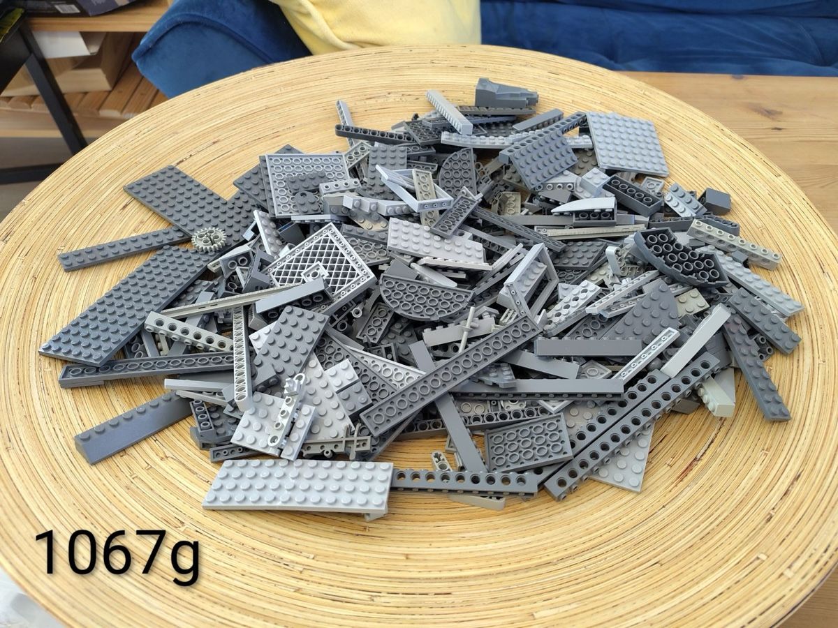 Lego Spielzeuge: 1 kg hellgraue Lego Teile – Gebraucht aus Oetwil am See von Theboxi