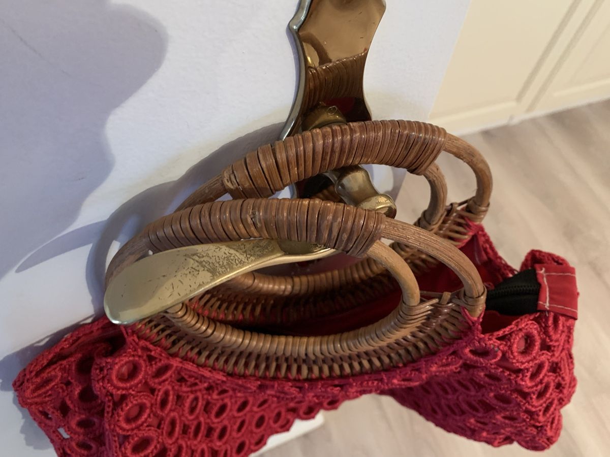 Borse da donna: Hübsche Tasche rot mit Holzgriffen - ein Blickfang! – Usato da Nunningen venduto da silvermoon68 7