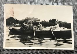 Alte Ansichtskarte Ruderboot mit Personen am See um 1920