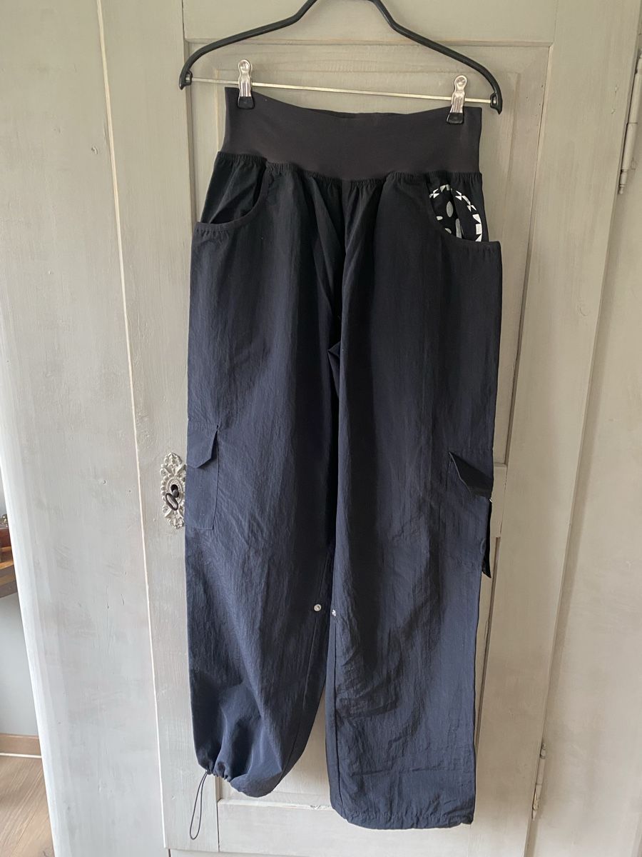 Pantaloni: ZUMBA Hose in Gr. 40/42 – Usato da Embrach venduto da bea_8424