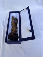 Edle chinesische Skulptur aus echtem Tigerauge fli
