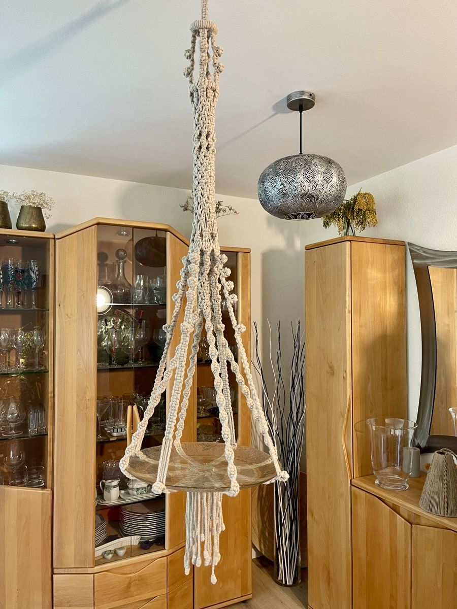 Tutte le decorazioni: 🪵 Makramee Blumenampel mit Glasboden oder Holzplatte🌺 – Nuovo e nell'imballaggio originale da Adliswil venduto da Ajoure_Atelier 8