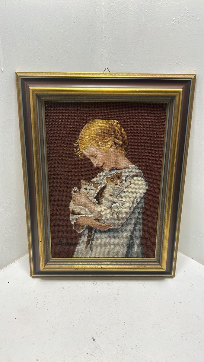 Foto & Immagini: Handgesticktes Bild "Mädchen mit Katzen" gerahmt – Usato da Madiswil venduto da Bilranis1071