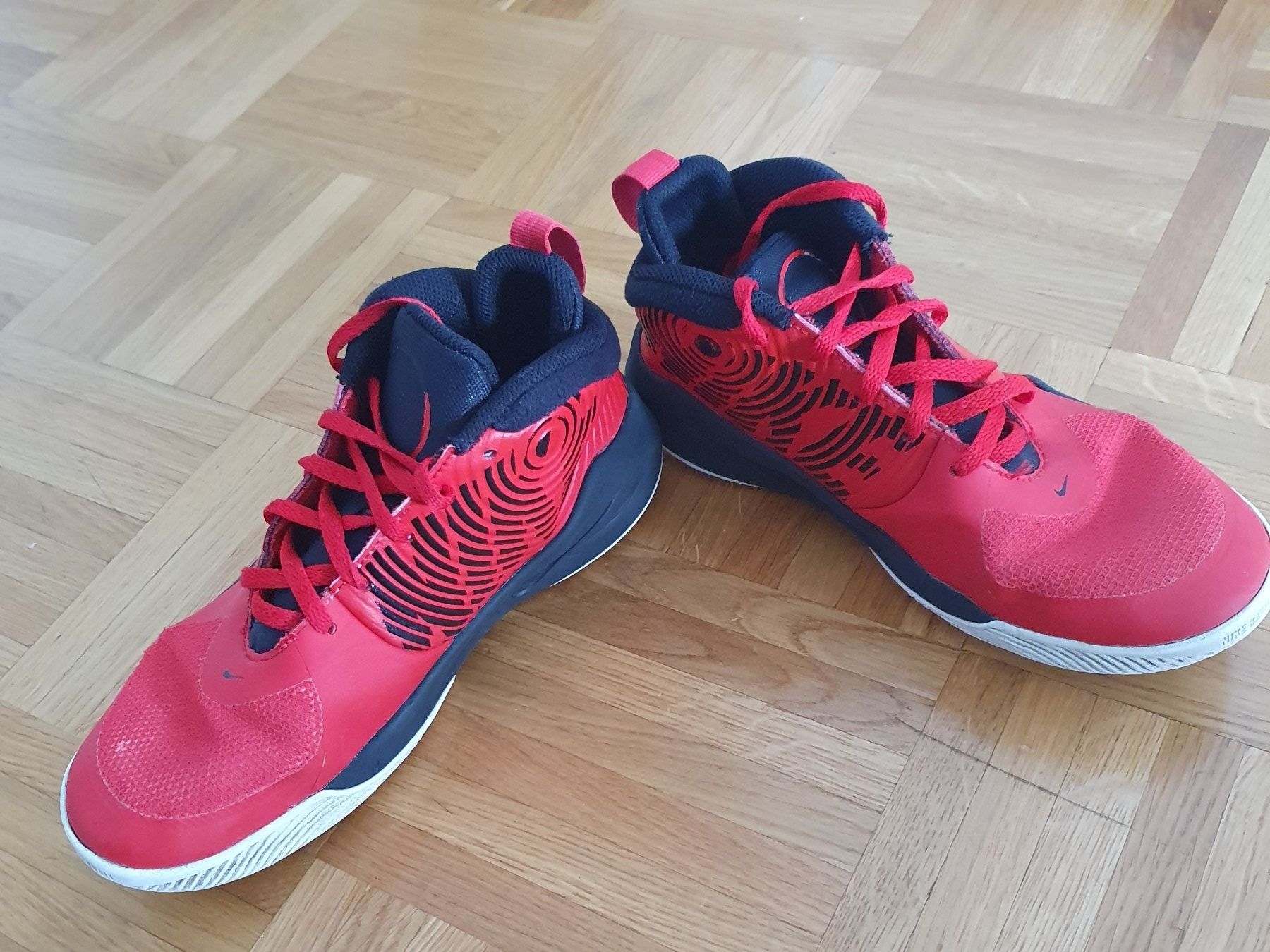 Nike Herrenschuhe: Chaussures Nike 36,5 – Gebraucht aus Prilly von RoDyRe 4