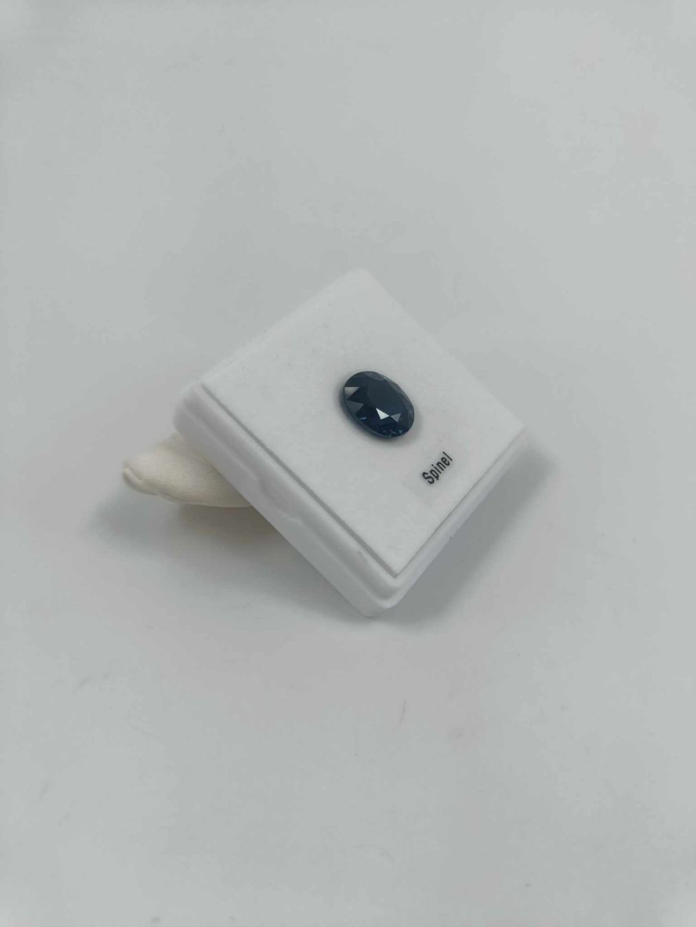 Pietre preziose: 1 TIEFBLAUER SPINELL 9.99CT. – Usato da Luzern venduto da EdiGem 3