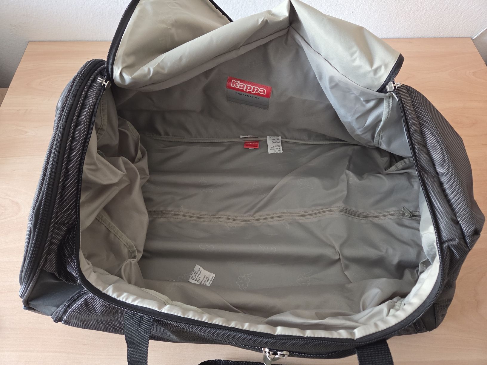 Kappa Borse: Kappa Grosse Reisetasche mit Rollen Neu – Nuovo (secondo la descrizione) da Winterthur venduto da katzen07 6