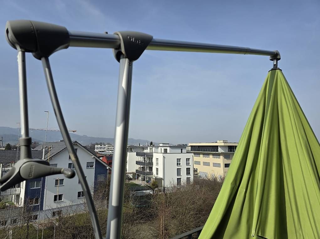 Ombrelloni: Glatz Sonnenschirm mit Granitsockel  – Usato da Diepoldsau venduto da Borgon