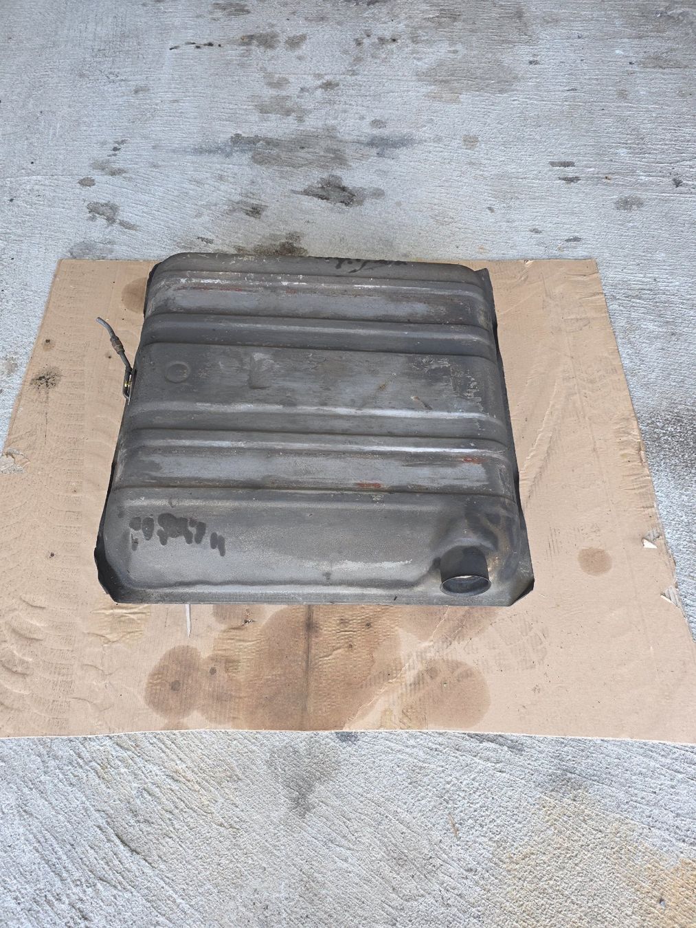 Chevrolet Alle Autoersatzteile: Chevrolet Tank 1956-57 – Gebraucht aus Altendorf von Heri6
