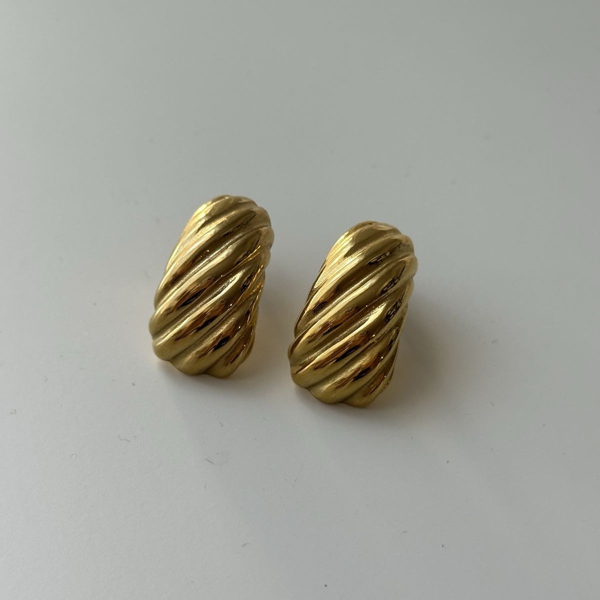 Orecchini pendenti & Orecchini a lobo: Wunderschöne 18KGP Tropfen Goldene Ohrstecker  – Nuovo (secondo la descrizione) da Givisiez venduto da dor_xb9k 2