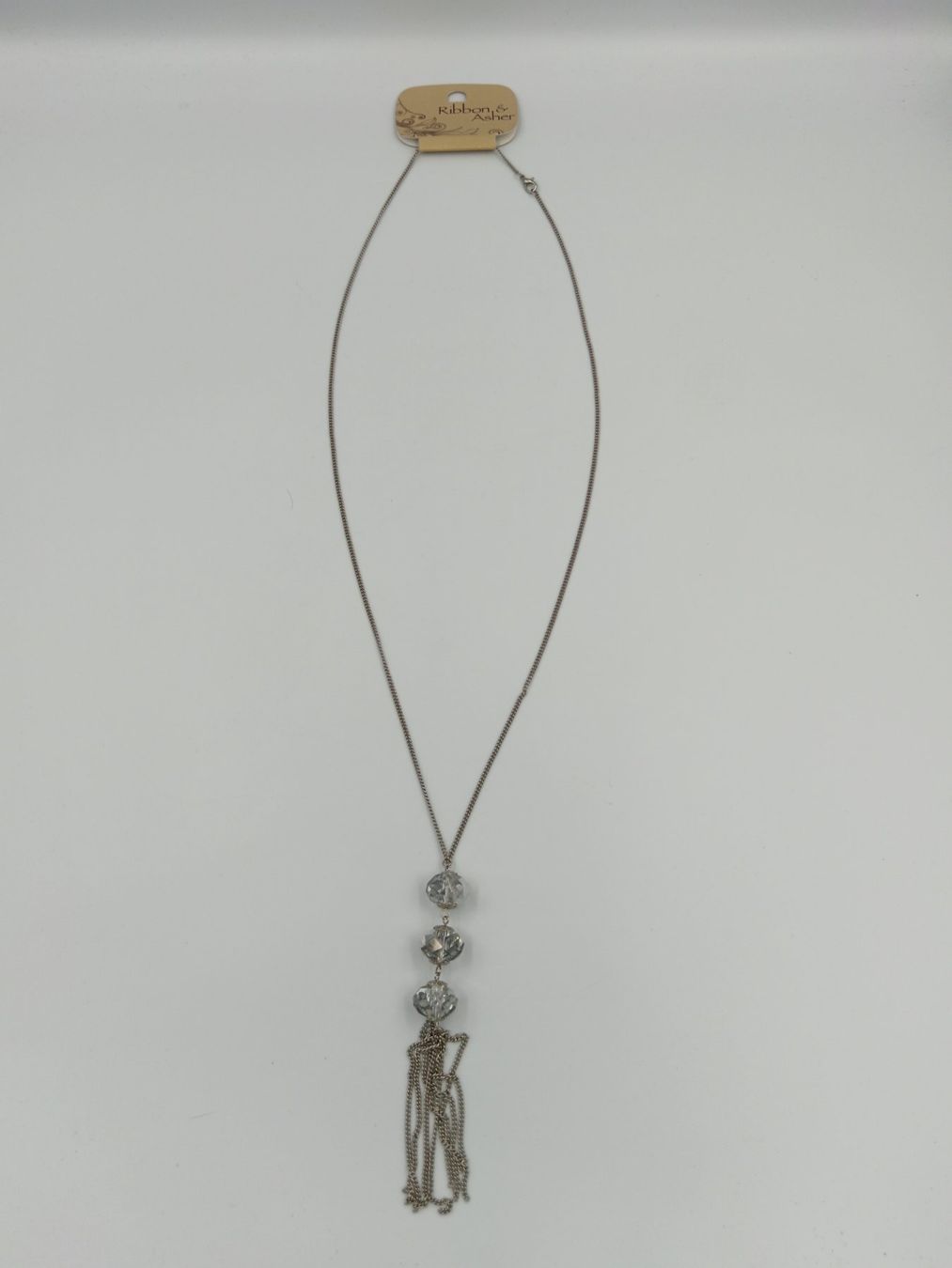Colliers: Lange Modeschmuck-Halskette, silberfarben mit Quaste – Neuf avec emballage d'origine à Bäch SZ par Swissy46