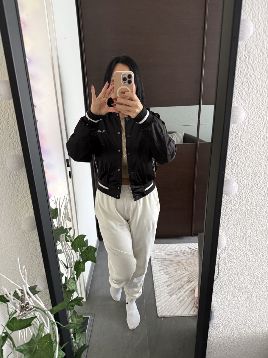 Guess Jacken: Guess Bomberjacke – Gebraucht aus Trimbach von kan_wxc6 3