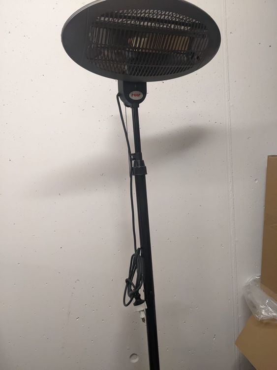 Baby Wärmelampe / Heizstrahler für Wickeltisch mit Standfuss Kaufen auf Ricardo