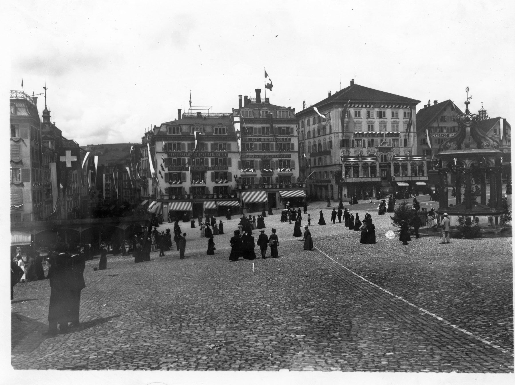 Cartes postales: Einsiedeln - Hauptplatz – D'occasion à Einsiedeln par otm_7s5v