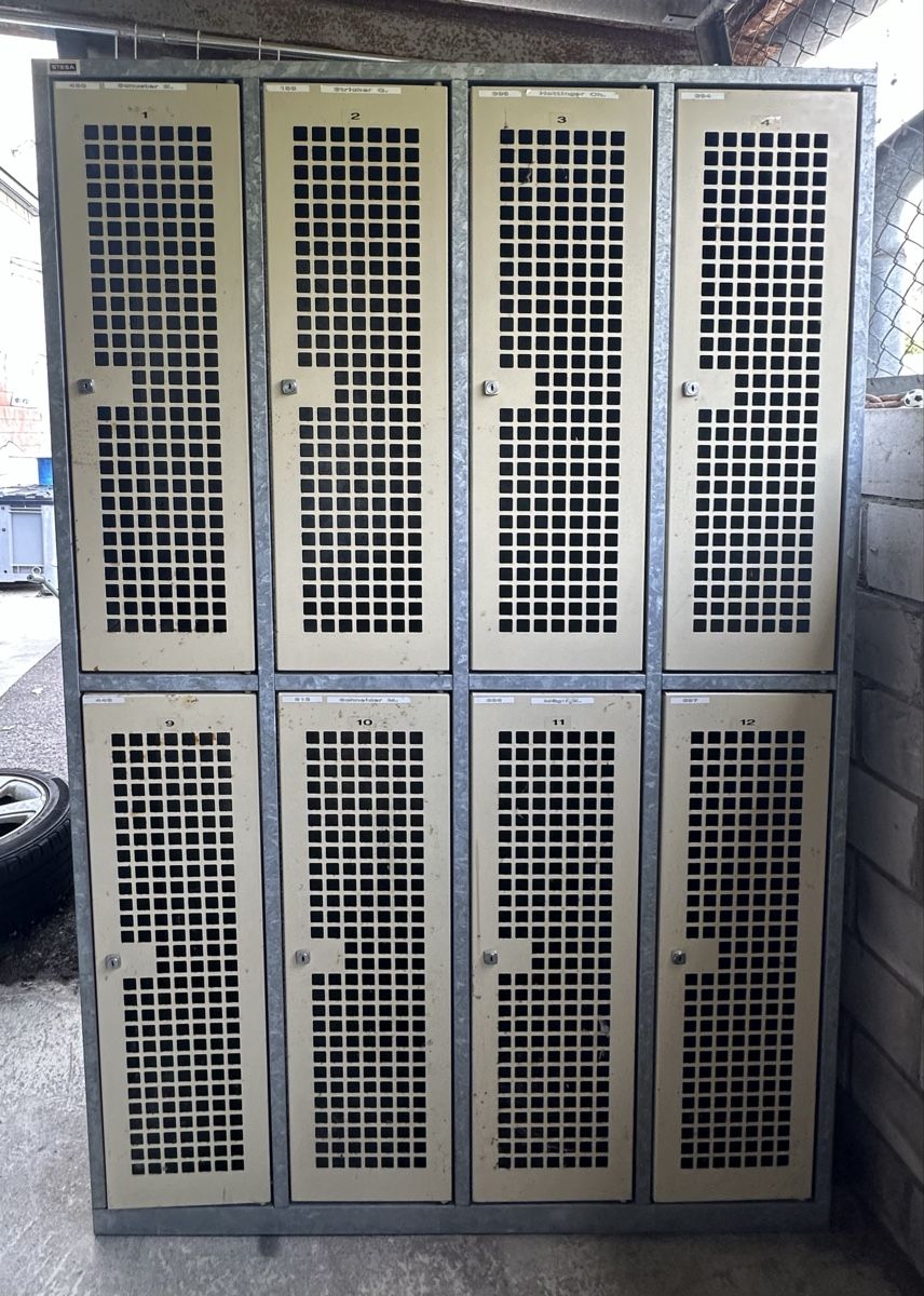 Guardaroba: Garderobenschrank 8-teilig. – Usato da Pieterlen venduto da kra_s8rv