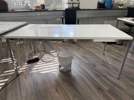 Schreibtisch / Pult mit Metallgestell