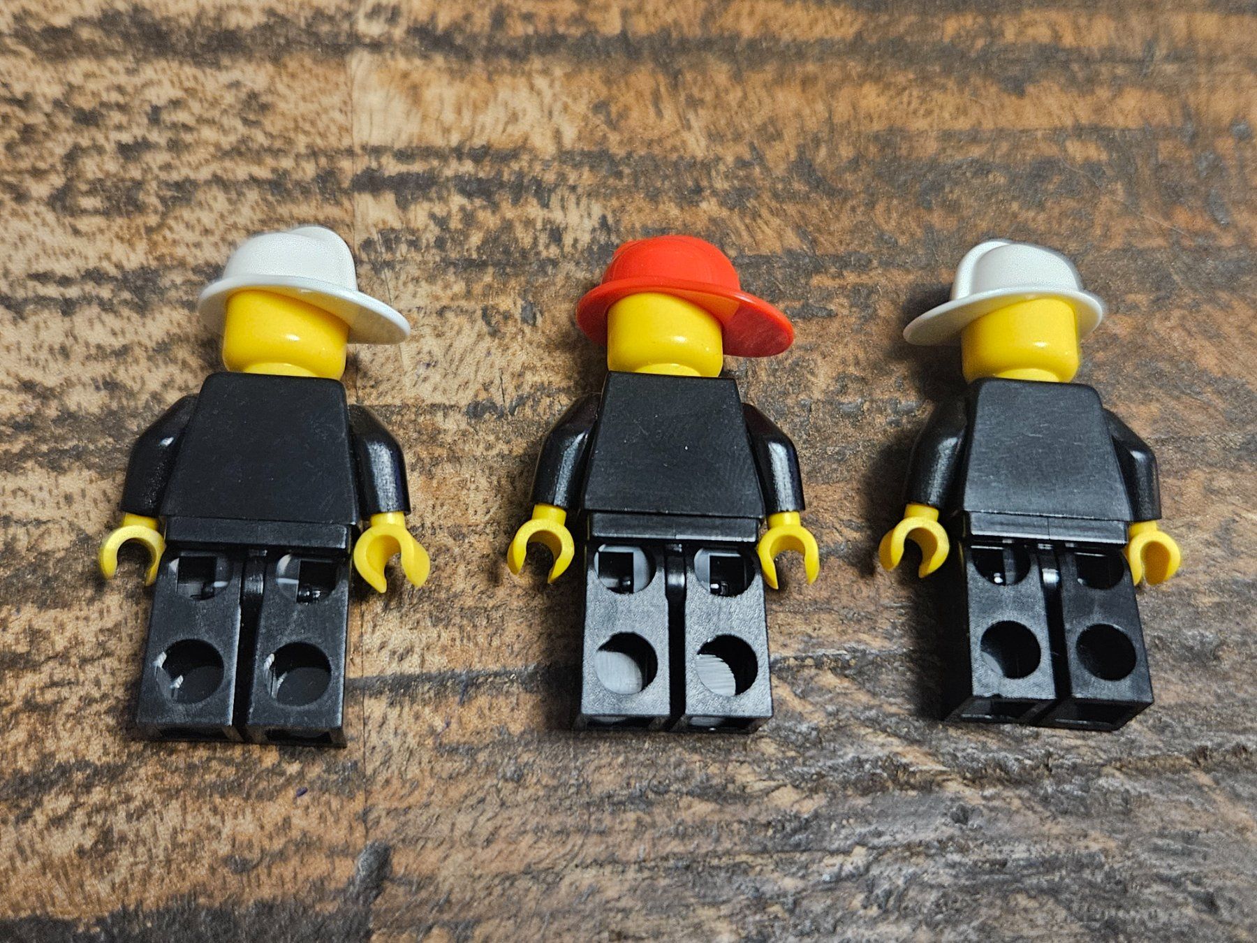 Lego Kit di costruzioni: lego lot de 3 figurines – Usato da Confignon venduto da Ecrofigs 1