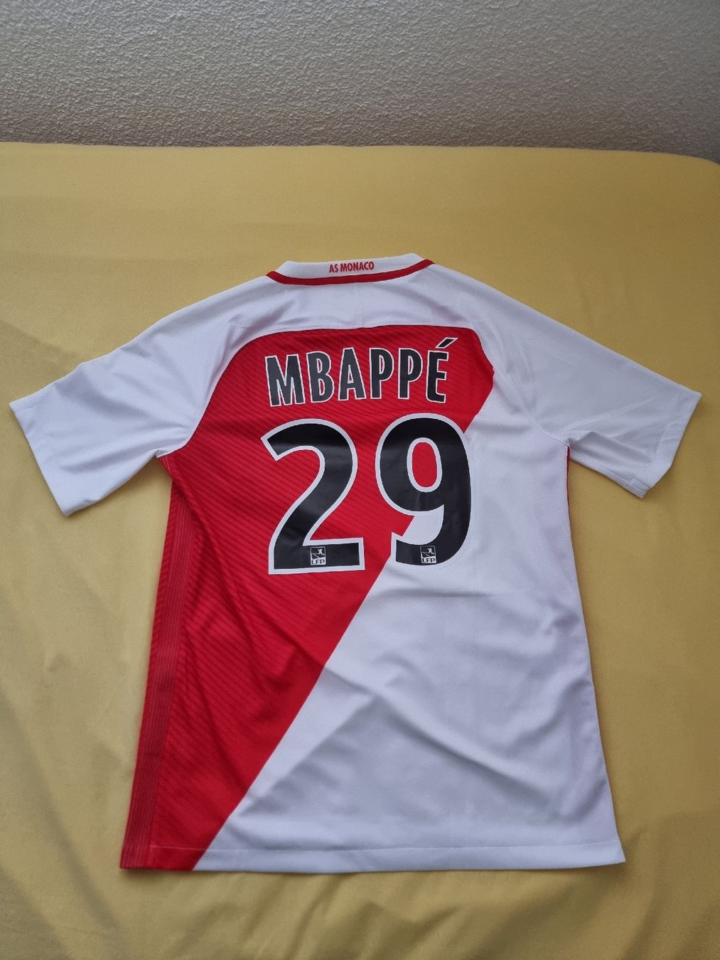 Nike Leibchen & Hosen: Kylian Mbappe / AS Monaco 2016-2017 Heimtrikot – Gebraucht aus Suhr von SariLacivert1907 1