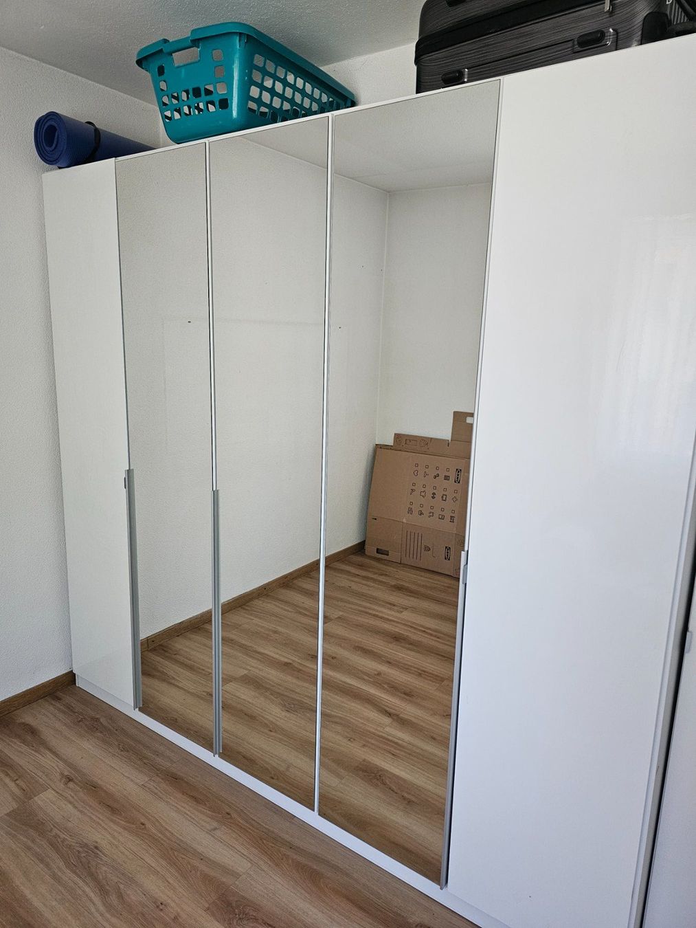 Conforama Armoires: Kleiderschrank – D'occasion à Burgdorf par Xheader