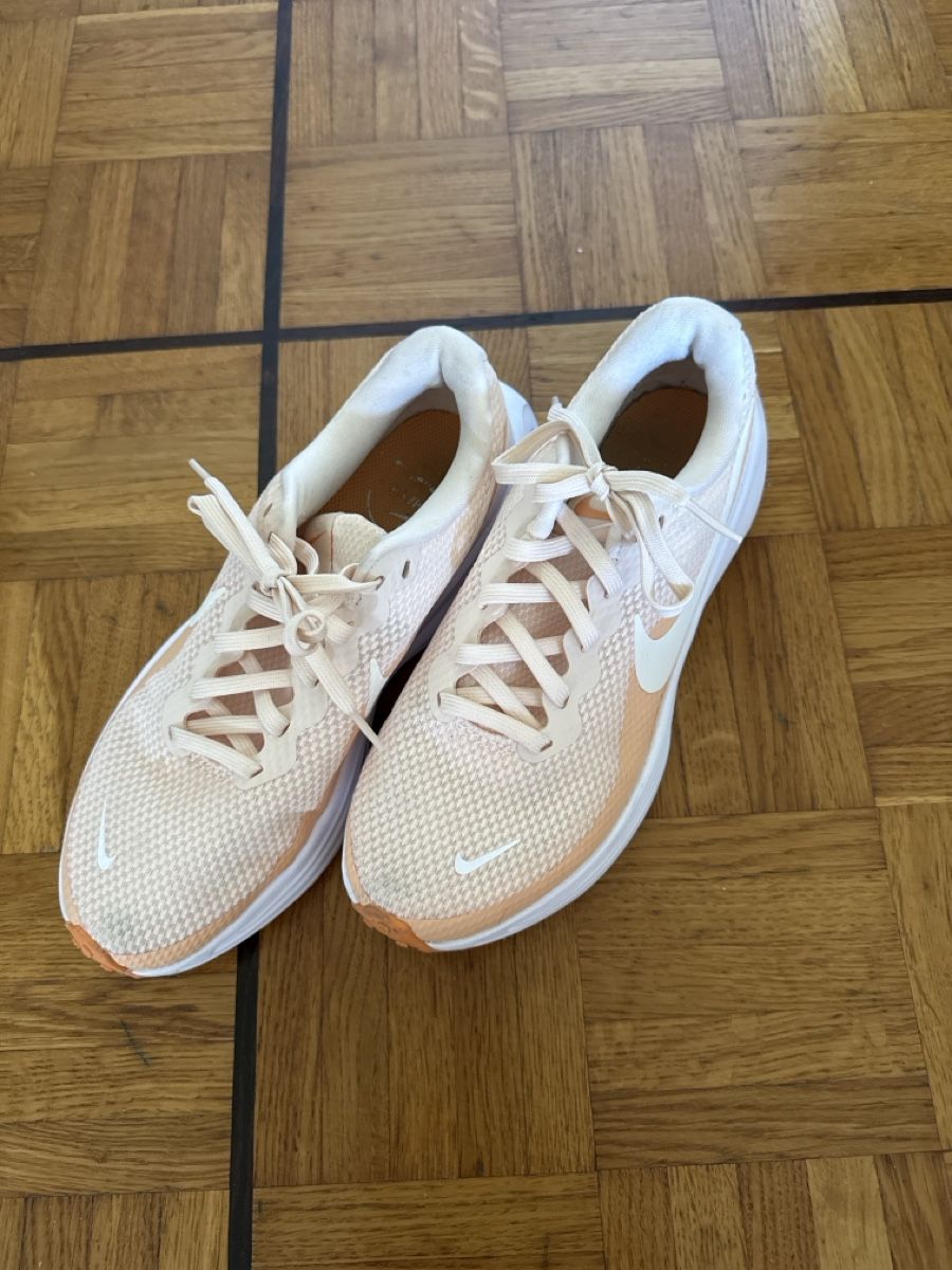 Scarpe da donna: Basket - Nike performance - révolution 8 – Usato da Cartigny venduto da Kelly.11 2