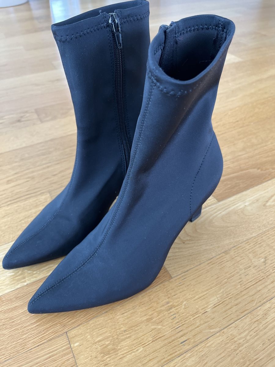 Scarpe da donna: Stiefelette sock boots Gr. 37 pull&bear – Usato da Zürich venduto da ufe_f5q5