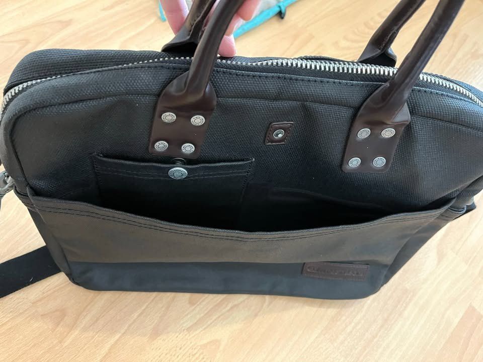 Calvin Klein Valigie & Borse: Calvin Klein - Messenger Umhängetasche – Usato da Knonau venduto da manolis09 3