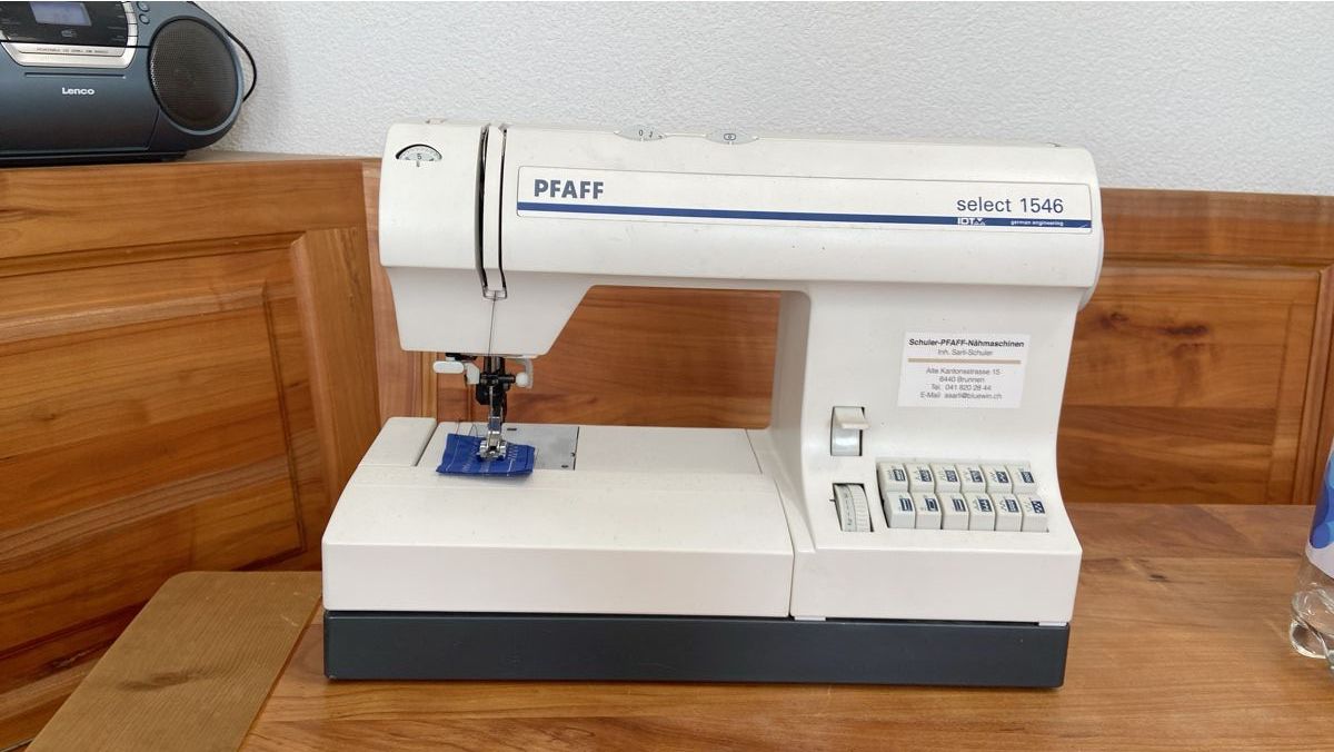 Pfaff Machines à coudre: Pfaff Select 1546 Nähmaschine – D'occasion à Sattel par Flour