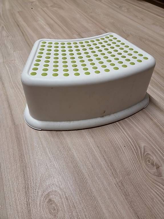 Tabourets: Ikea FÖRSIKTIG - Kinder schemel – D'occasion à Aarberg par Dieter799