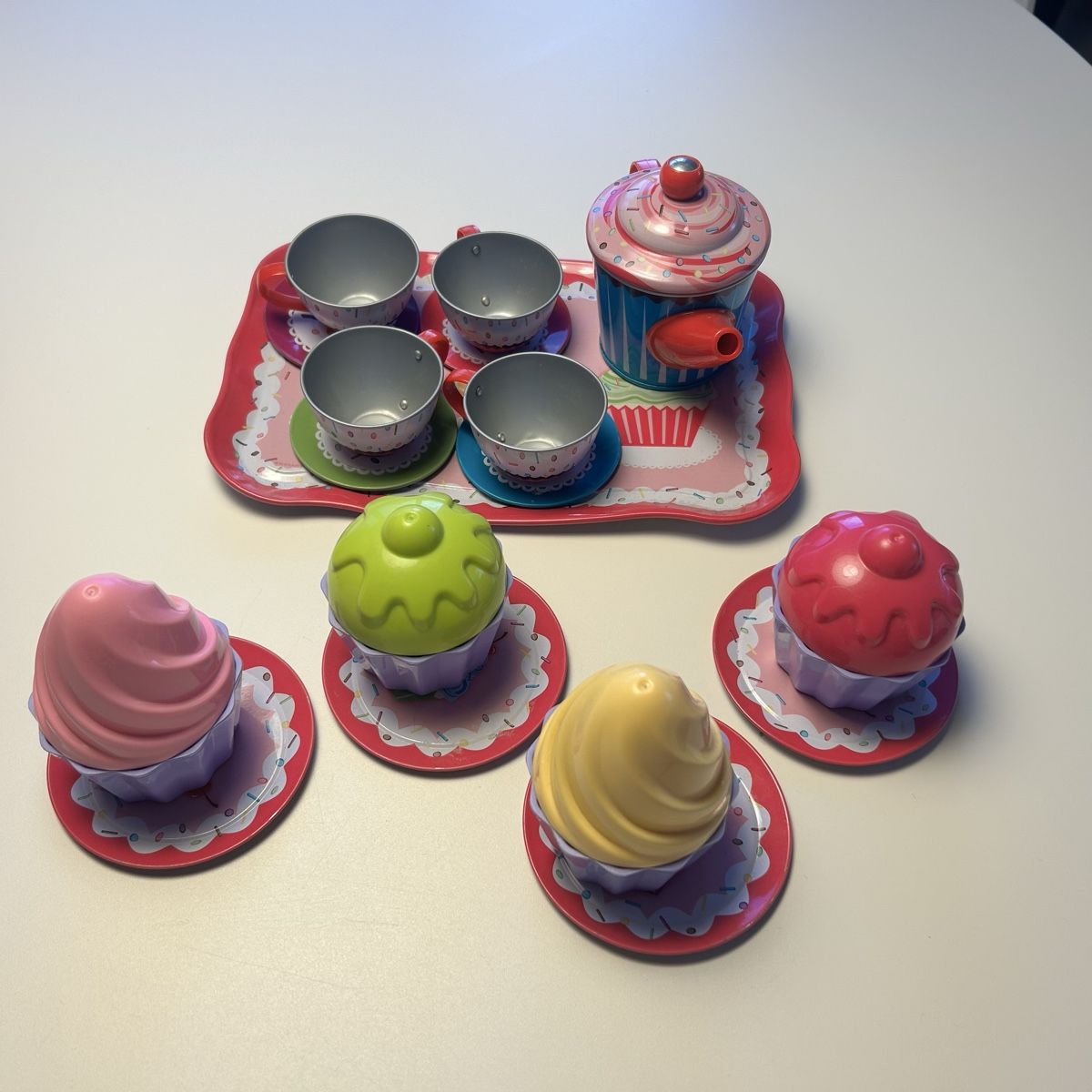 Giocattoli: Schylling Cupcake Tee Set – Usato da Erlenbach ZH venduto da milalond
