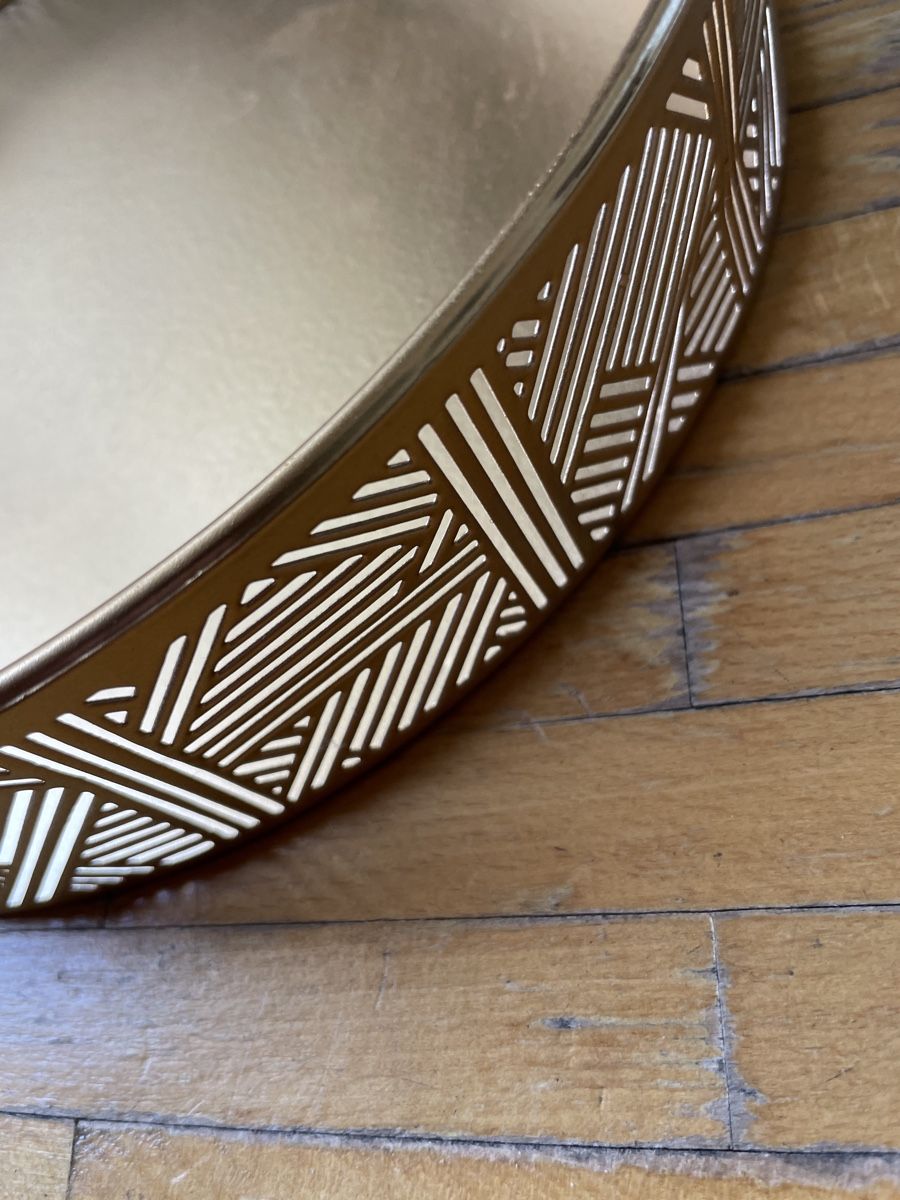 Tutte le decorazioni: Goldfarbenes Deko-Tablett mit Muster – Usato da Luzern venduto da Fledermaus82 1