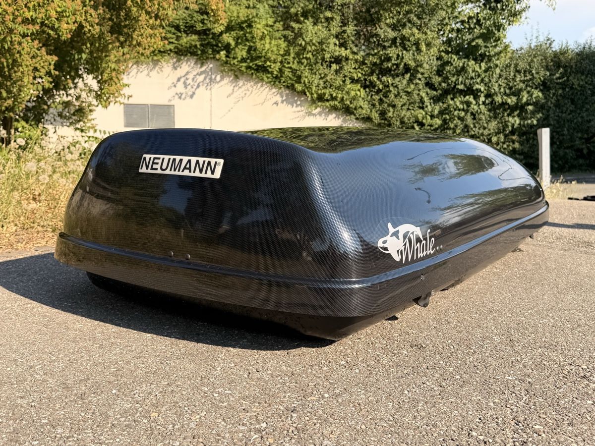 Neumann Box da tetto: Dachbox Neumann Whale Carbon schwarz 500L – Usato da Bolligen venduto da Tarahumara 1