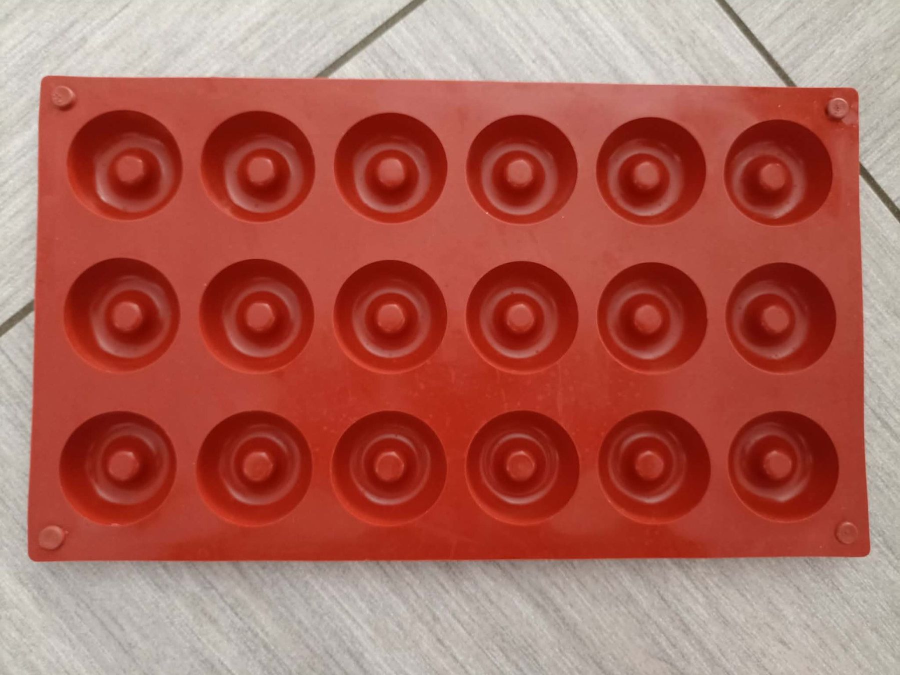 Tupperware Behälter & Ähnliches: Set Tupperware con stampi vari e antipastiera – Gebraucht aus Camorino von cieloazzurro 5