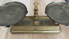 Antike Balkenwaage Force 10 Kilogramm