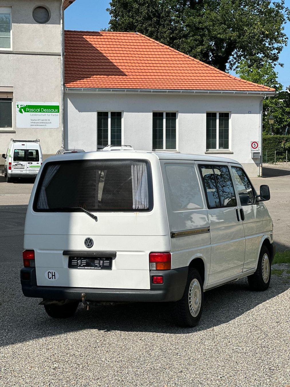 VW Veicoli da campeggio: VW Transporter T4 TDI Weiss Camper – Usato da Steinach venduto da GTI007 1