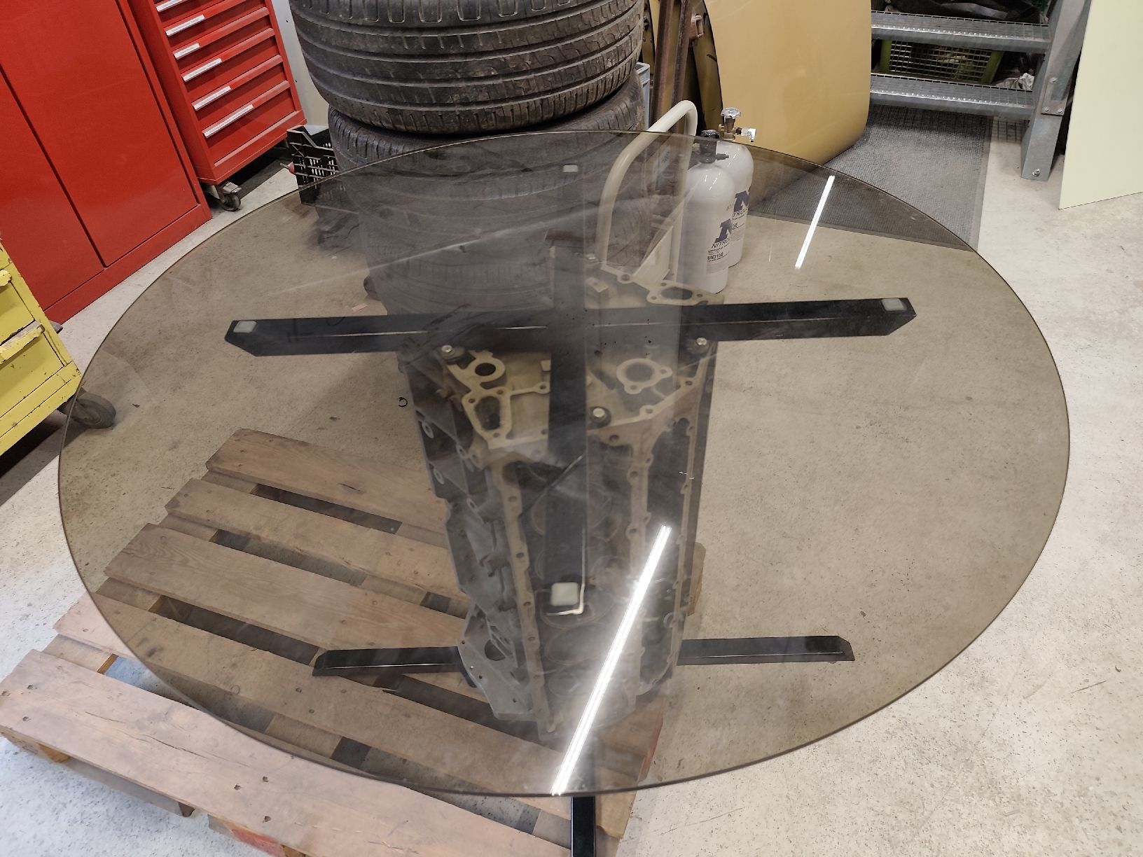 Tische: Rundtisch mit V12 Motor – Gebraucht aus Möhlin von Timo_111 3