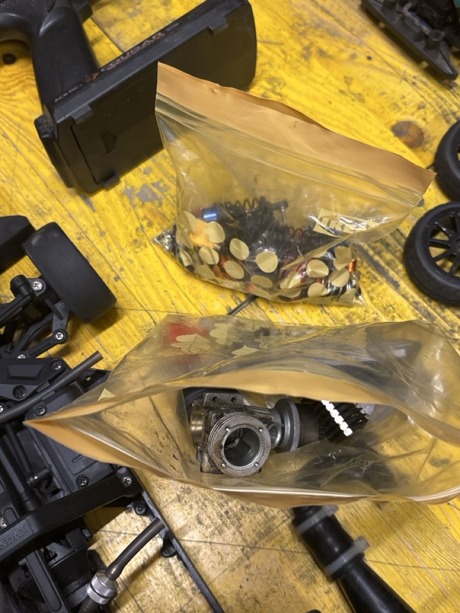 Modellismo RC: Auto RC da corsa, pezzi di ricambio e accessori vari! – Usato da basel venduto da Swiss._.1978 2