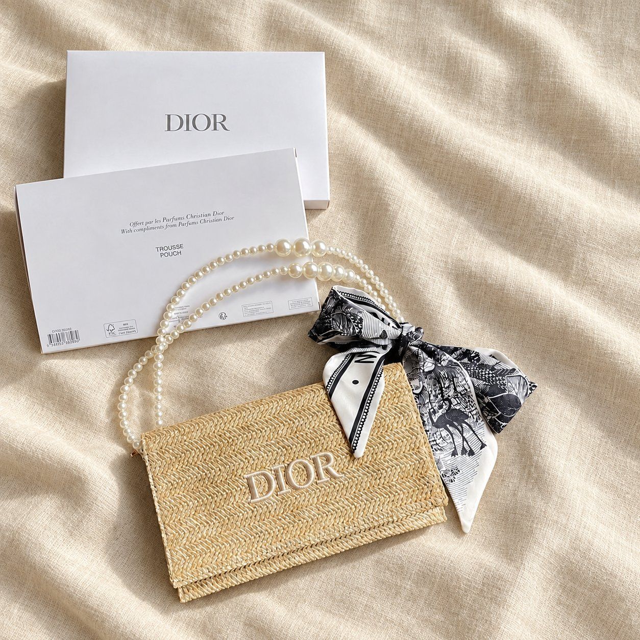Dior Taschen für Damen: DIOR Raffia pouch with pearl strap and twilly – Neu und originalverpackt aus Oberriet SG von MJANE