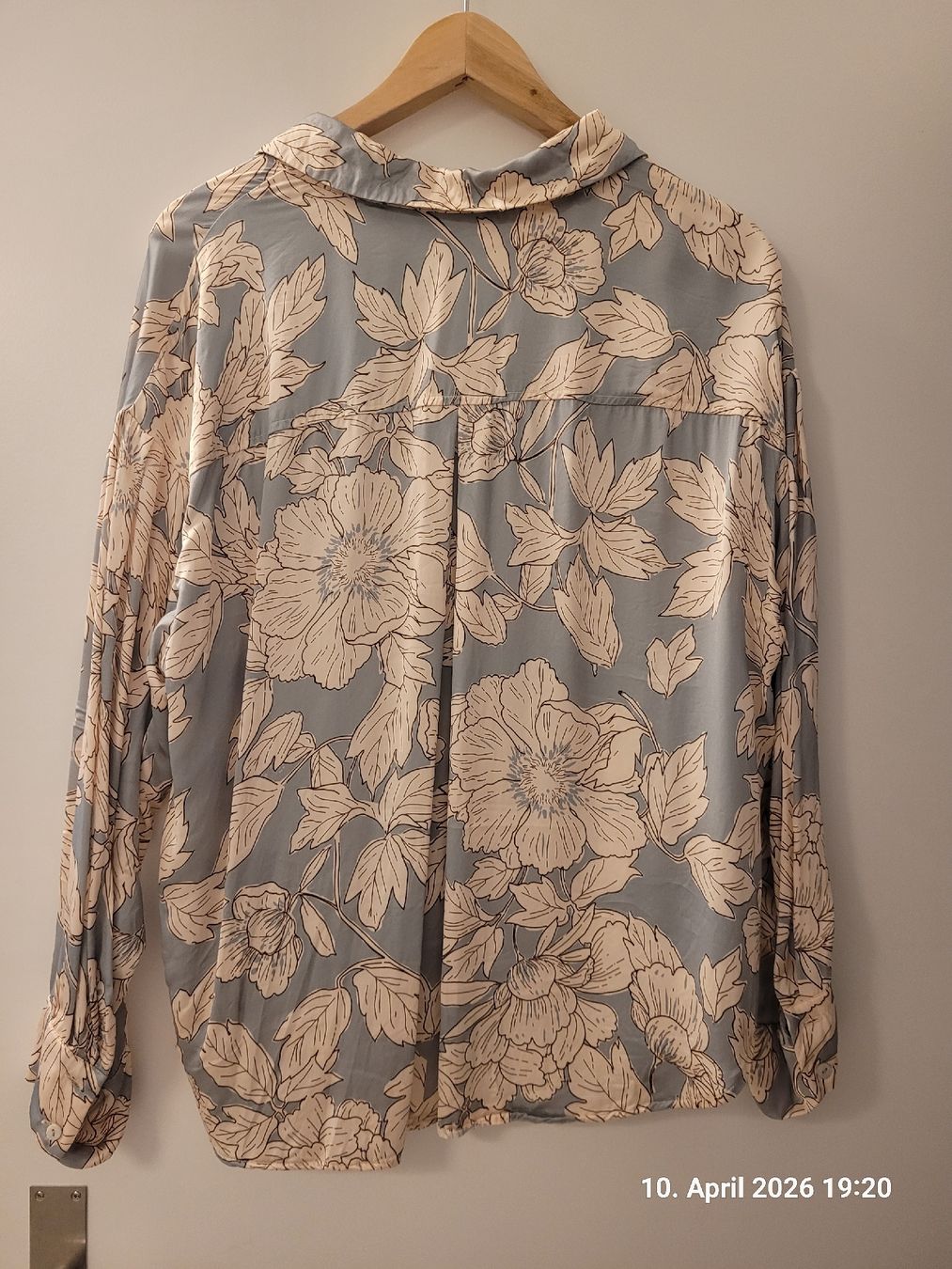 Camicette: Sommerbluse mit Blumenmuster letztes Angebot – Usato da Bünzen venduto da Milly32 1