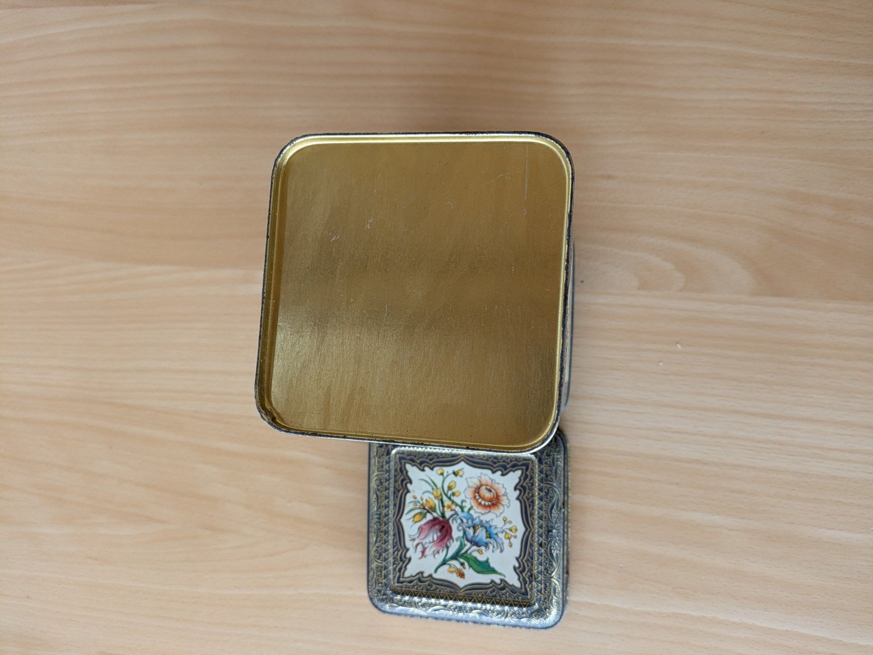 Tutte le decorazioni: Antike Blechdose mit Vogelmuster, Vintage Stil, Top! – Usato da Gossau SG venduto da KaufbeiLisa 5